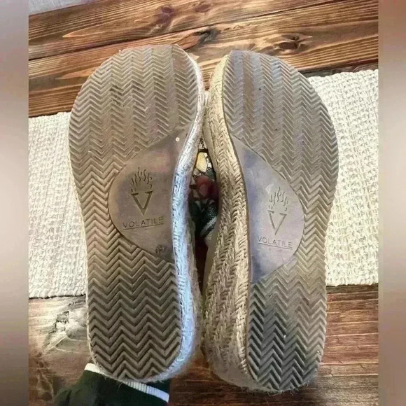 Volatile Sunridge women’s sandals, size 8, GUC - Picture 5 of 7